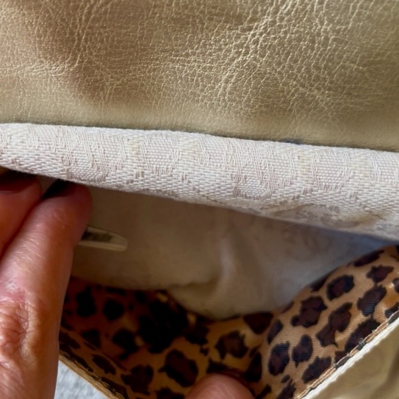 Vintage Beige Waist Bag with Gold Accent - Picture 10 of 13